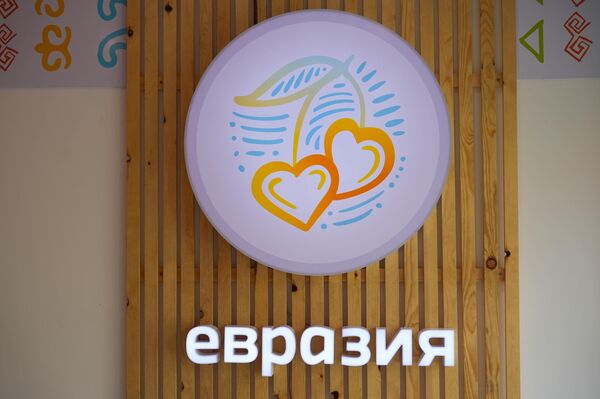 В Бишкеке состоялось торжественное открытие третьего социального магазина &quot;Евразия&quot; - Sputnik Кыргызстан