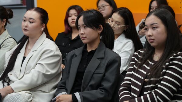 В Бишкеке прошел мастер-класс &quot;Специфика работы пресс-секретаря в госорганах&quot; - Sputnik Кыргызстан