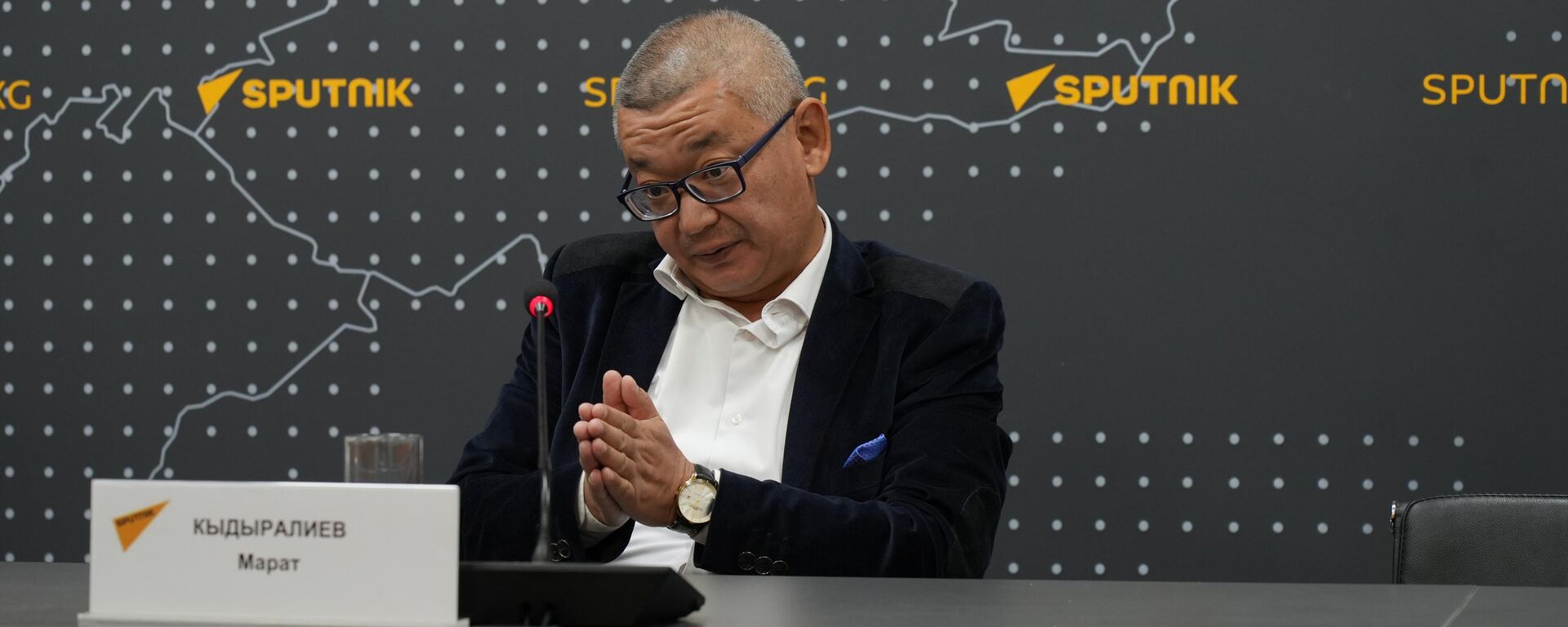 Мастер-класс сотрудника пресс-службы Кумтор Оперейтинг Компани Марата Кыдыралиева - Sputnik Кыргызстан, 1920, 30.09.2025