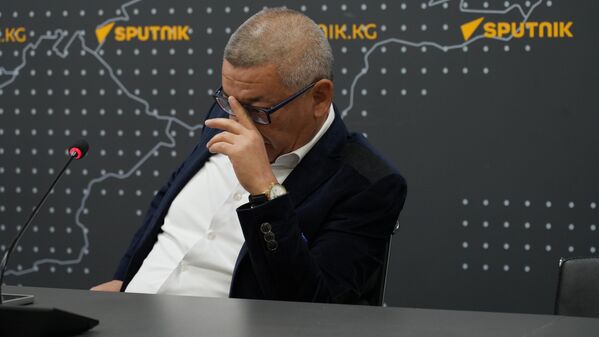 Он рассказал, как необходимо освещать работу госструктур - Sputnik Кыргызстан