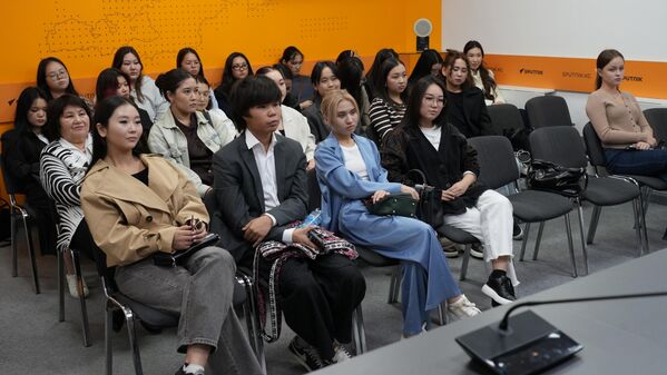 Мастер-класс посетили студенты трех вузов Бишкека - Sputnik Кыргызстан