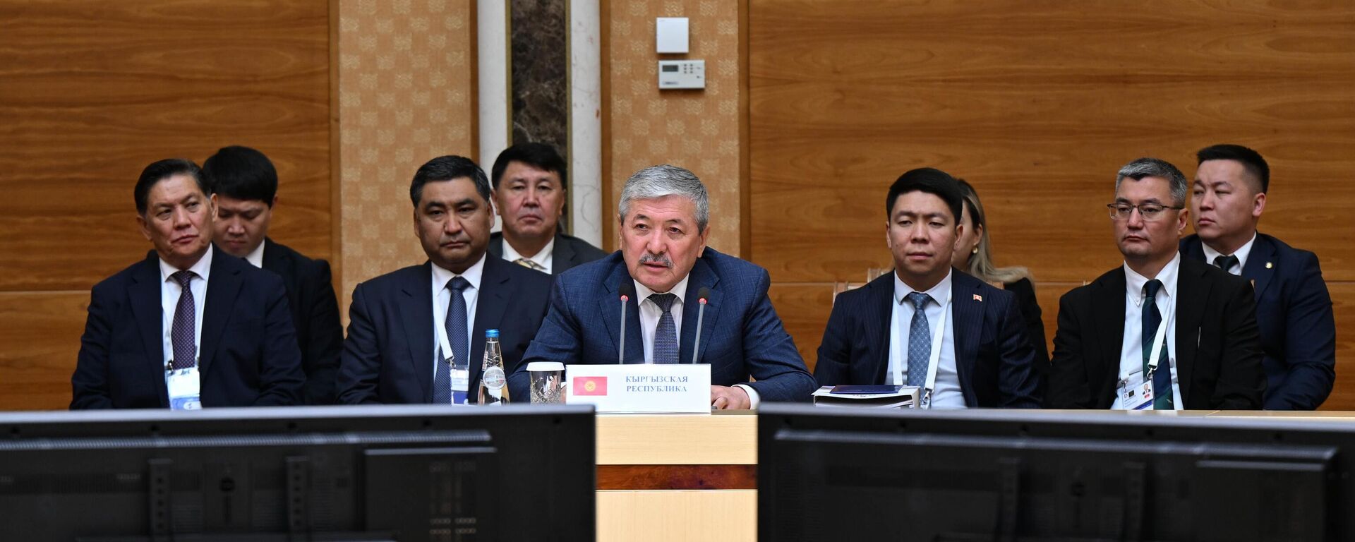 Председатель кабинета министров КР Адылбек Касымалиев на заседании глав правительств стран ЕАЭС - Sputnik Кыргызстан, 1920, 30.09.2025