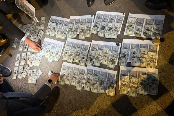 Уточняется, что юрист вымогал у заявителя деньги за положительное решение по уголовному делу, рассматриваемому в Ленинском райсуде - Sputnik Кыргызстан