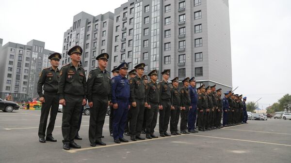 Вручение ключей от ипотечных квартир военнослужащим в Караколе - Sputnik Кыргызстан