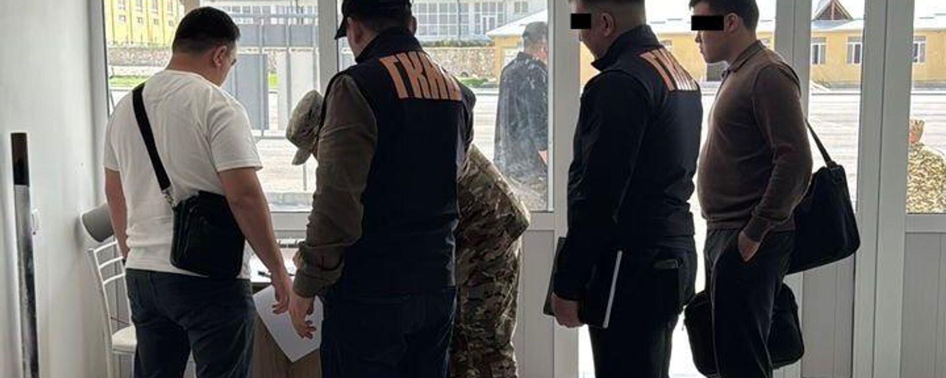 Задержание должностных лиц МО КР причастных к коррупционной схеме - Sputnik Кыргызстан, 1920, 01.10.2025