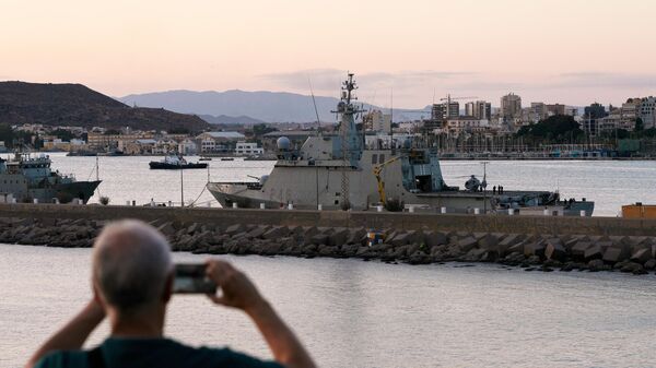 Испанский корабль направляется в восточное Средиземноморье, где находится флотилия с гуманитарной помощью, направляющаяся в Газу - Sputnik Кыргызстан