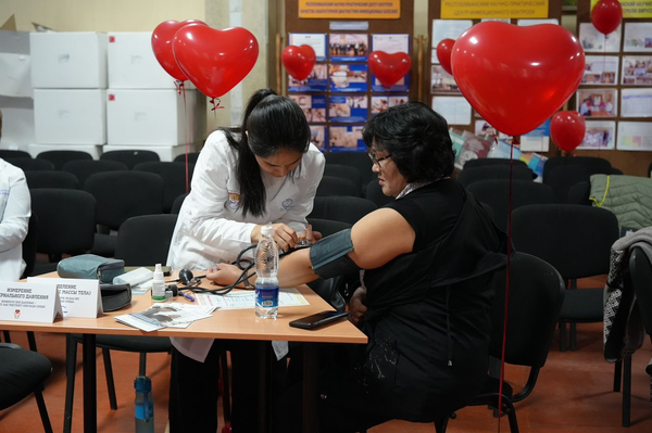 Иш-чараны &quot;Евразия&quot; бейөкмөт уюму менен Республикалык ден соолукту чыңдоо жана массалык коммуникация борбору уюштурган - Sputnik Кыргызстан