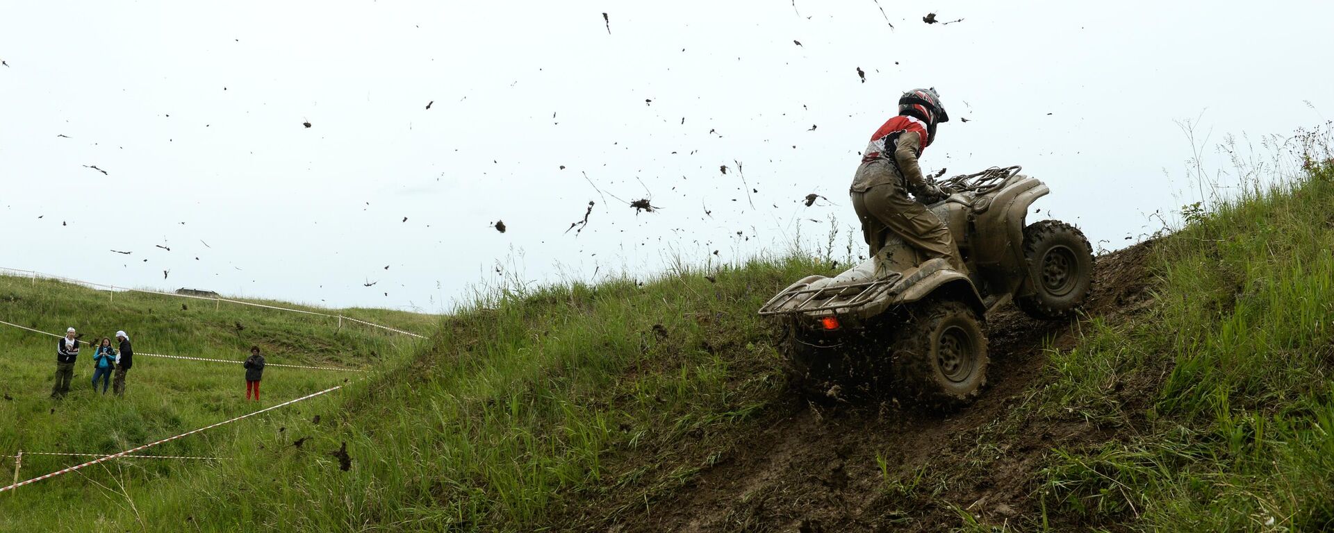 Участник соревнований на квадроциклах. Архивное фото - Sputnik Кыргызстан, 1920, 02.10.2025