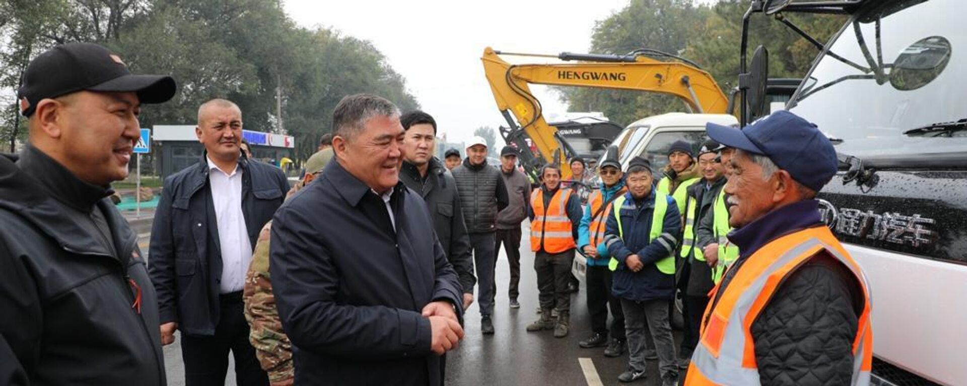 Вручение спец-техники городу Токмок - Sputnik Кыргызстан, 1920, 03.10.2025