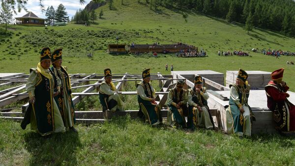 Артисты на празднике в республике Алтай. Архивное фото - Sputnik Кыргызстан