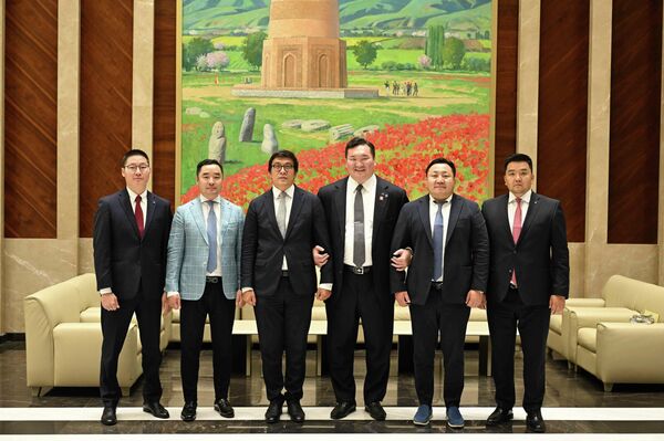 Хакухо Сё официально назначен послом доброй воли Всемирных игр кочевников. Он выразил готовность содействовать международному продвижению ценностей ВИК и привлечению зарубежных гостей на шестые Игры. - Sputnik Кыргызстан