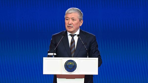 Глава кабмина Кыргызстана Адылбек Касымалиев на мероприятии по случаю Дня работников образования - Sputnik Кыргызстан