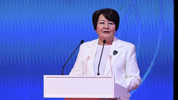 Министр просвещения КР Догдуркуль Кендирбаева. Архивное фото - Sputnik Кыргызстан