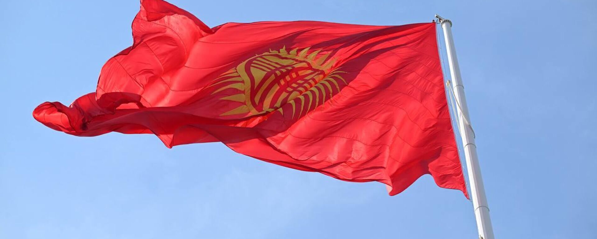 Торжественная церемония поднятия государственного флага в Оше, приуроченная к 3025-летию города - Sputnik Кыргызстан, 1920, 20.11.2025