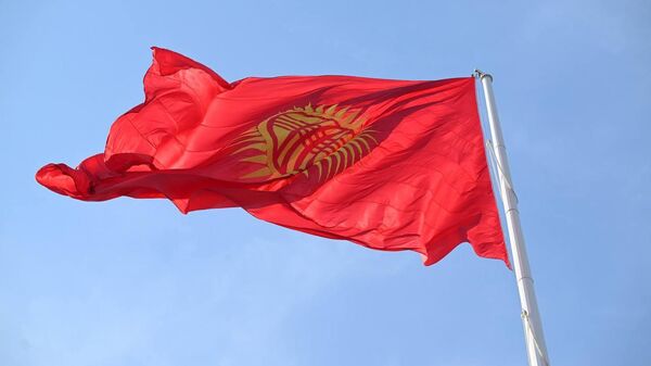 Торжественная церемония поднятия государственного флага в Оше, приуроченная к 3025-летию города - Sputnik Кыргызстан