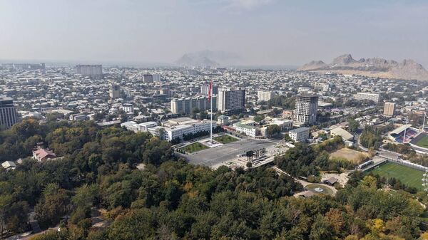 Торжественная церемония поднятия государственного флага в Оше, приуроченная к 3025-летию города - Sputnik Кыргызстан