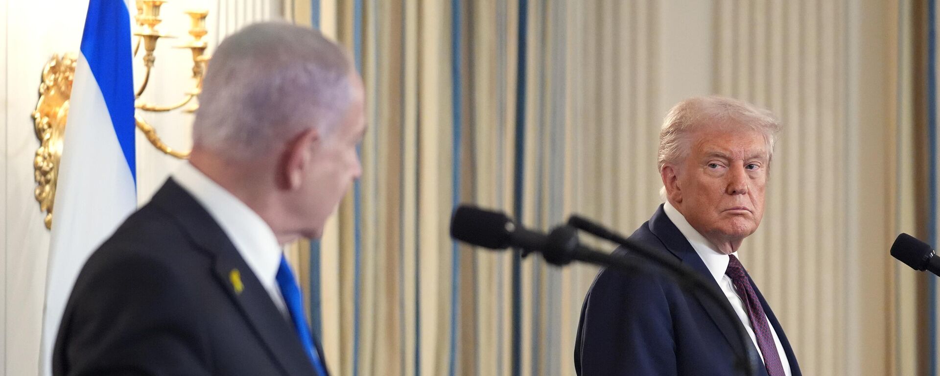 Президент Дональд Трамп Израилдин премьер-министри Биньямин Нетаньяху менен жолугушту - Sputnik Кыргызстан, 1920, 06.10.2025