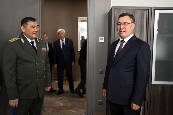 Бүдөмүк болуп жаткан азыркы учур улуттук коопсуздук органдарынан жаңы ык-амалдарды жана ишке өзгөчө мамилени талап кылууда - Sputnik Кыргызстан