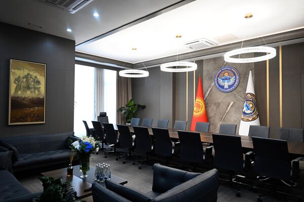 Сотрудникам приходилось ютиться в помещениях других ведомств - Sputnik Кыргызстан