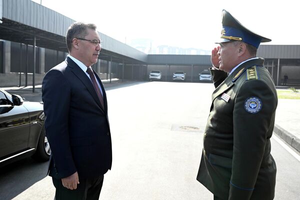 Президент добавил, что до 2014 года бишкекские чекисты работали в небольшом здании площадью всего 40 квадратных метров - Sputnik Кыргызстан