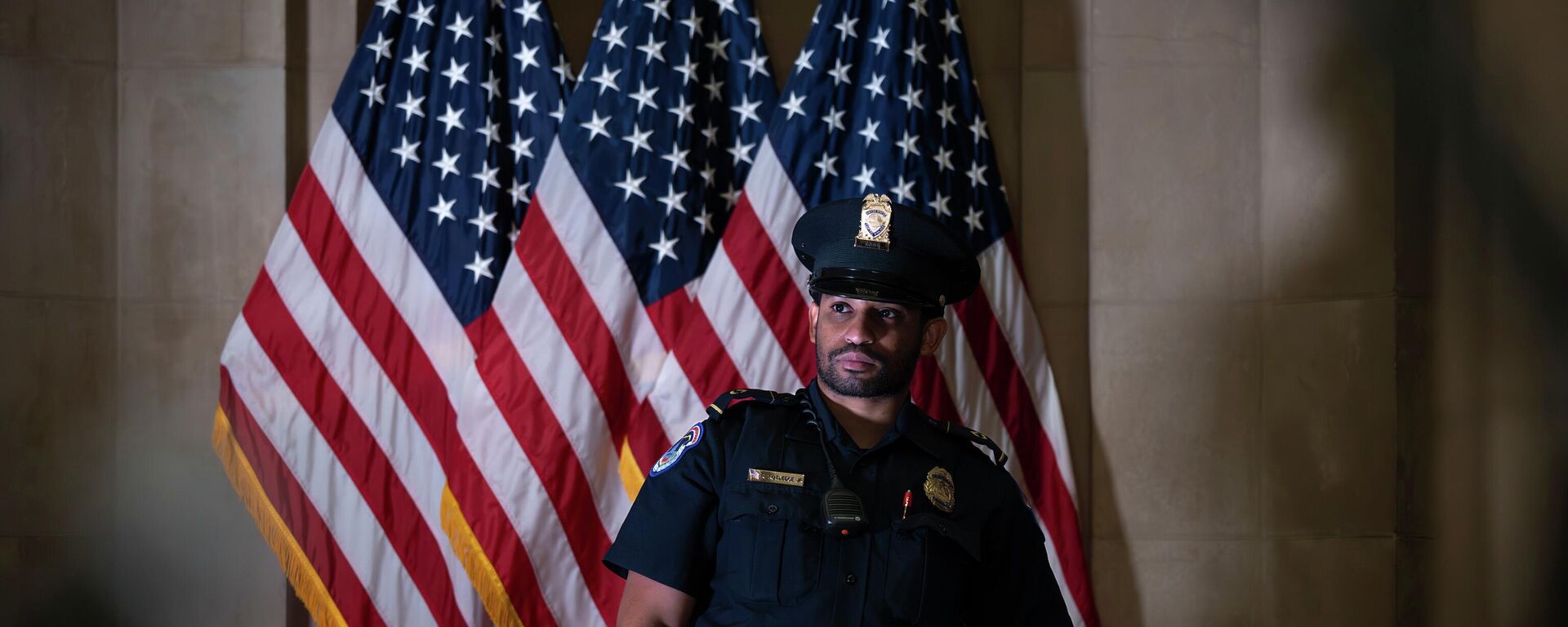 АКШнын Капитолий полициясынын кызматкери - Sputnik Кыргызстан, 1920, 06.10.2025