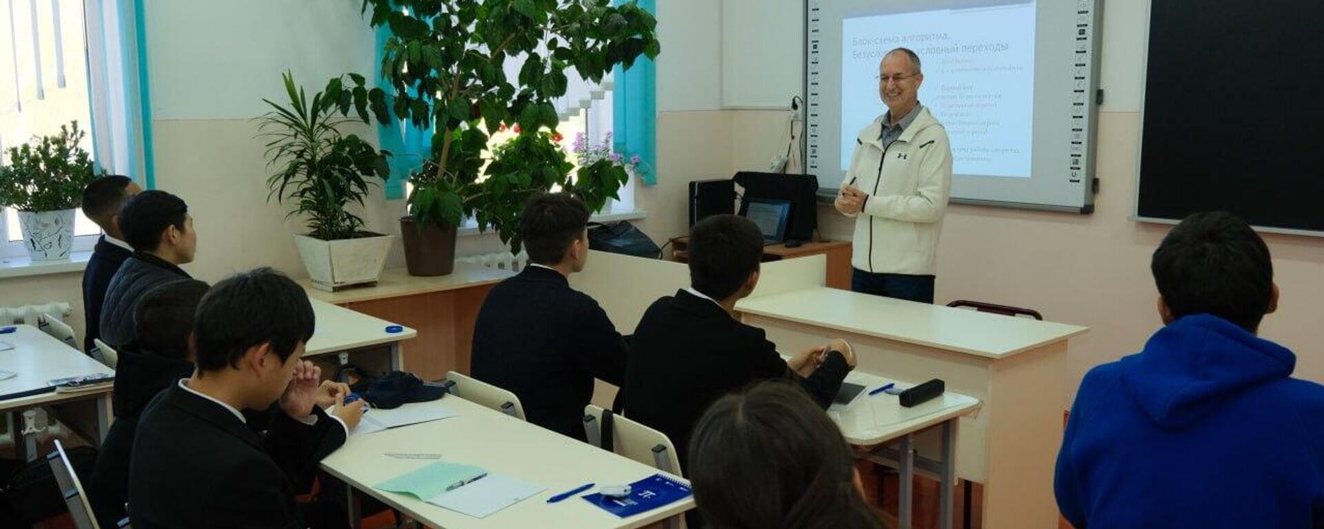 Нарындагы математика, физика жана информатика боюнча Россия жумалыгы - Sputnik Кыргызстан, 1920, 06.10.2025