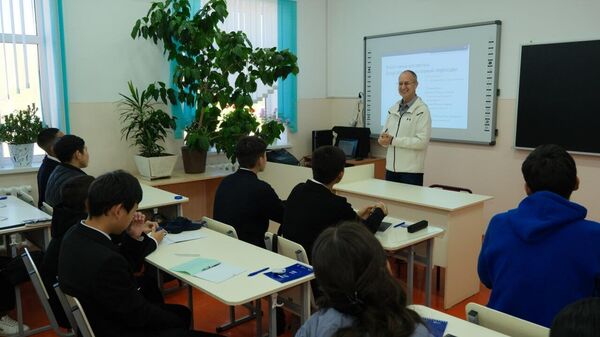 Нарындагы математика, физика жана информатика боюнча Россия жумалыгы - Sputnik Кыргызстан