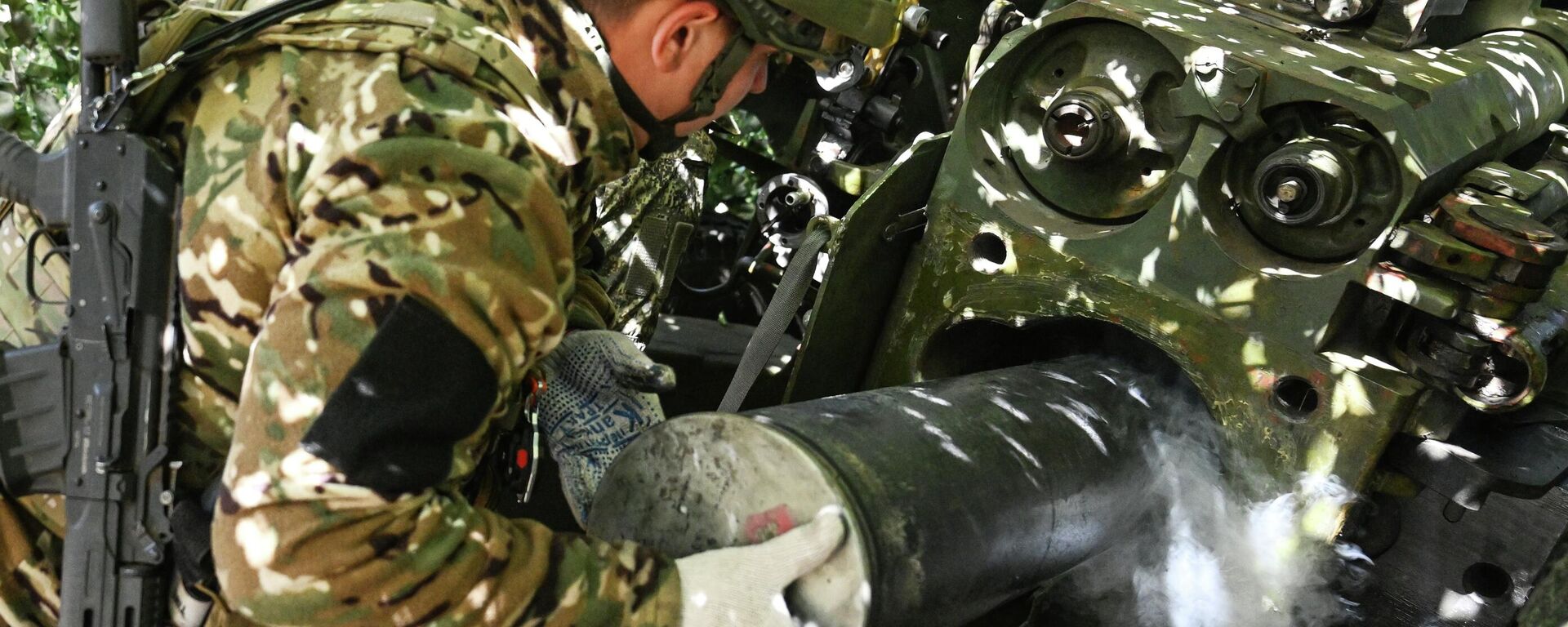 Боевая работа расчета пушки Гиацинт-Б группировки войск Центр в зоне СВО - Sputnik Кыргызстан, 1920, 07.10.2025