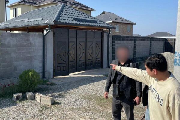 На основании показаний супруги убитого милиция составила фоторобот подозреваемого, были разосланы ориентировки на розыск - Sputnik Кыргызстан