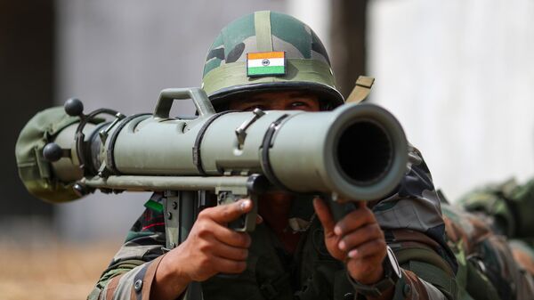 Индийский военнослужащий во время российско-индийских учений. Архивное фото - Sputnik Кыргызстан