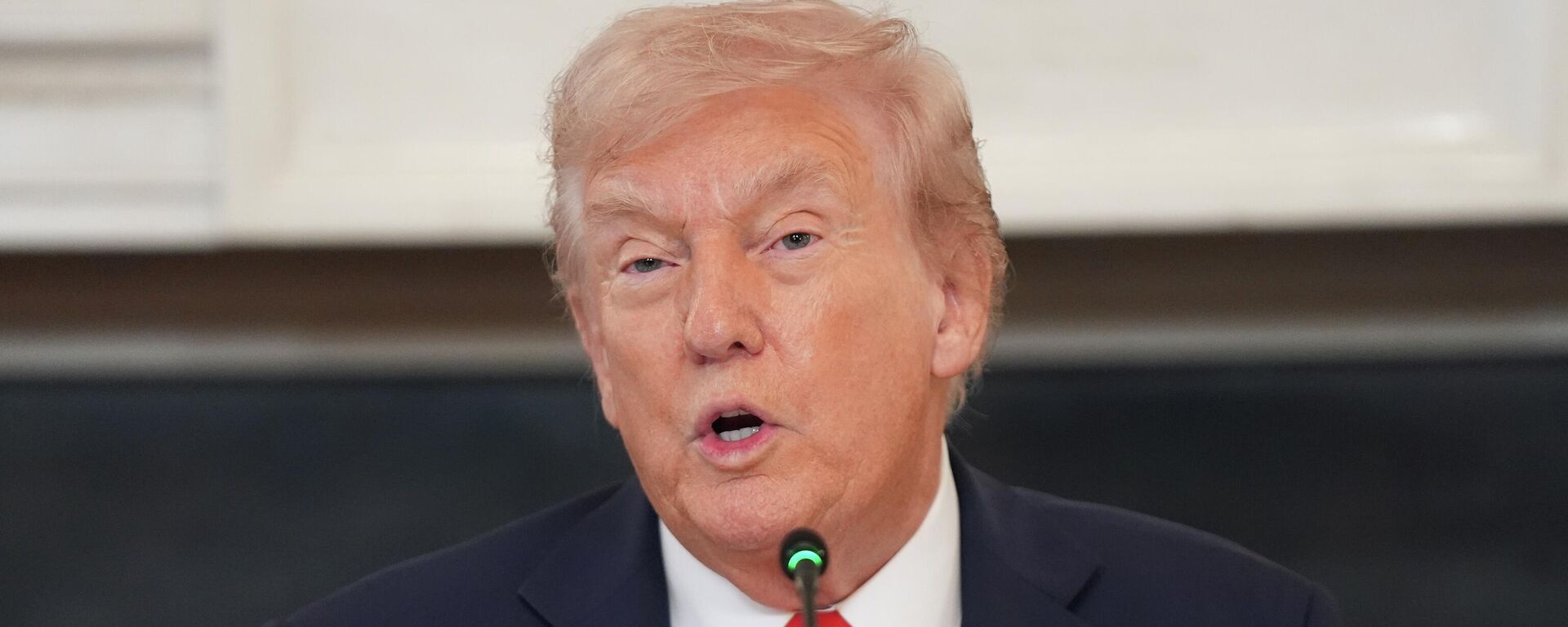 АКШ президенти Дональд Трамп  - Sputnik Кыргызстан, 1920, 09.10.2025