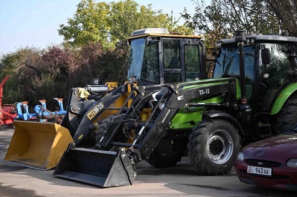 Касымалиев подчеркнул значимость Ботсада, отметив, что он является не только зоной отдыха, но и крупной научно-исследовательской базой - Sputnik Кыргызстан