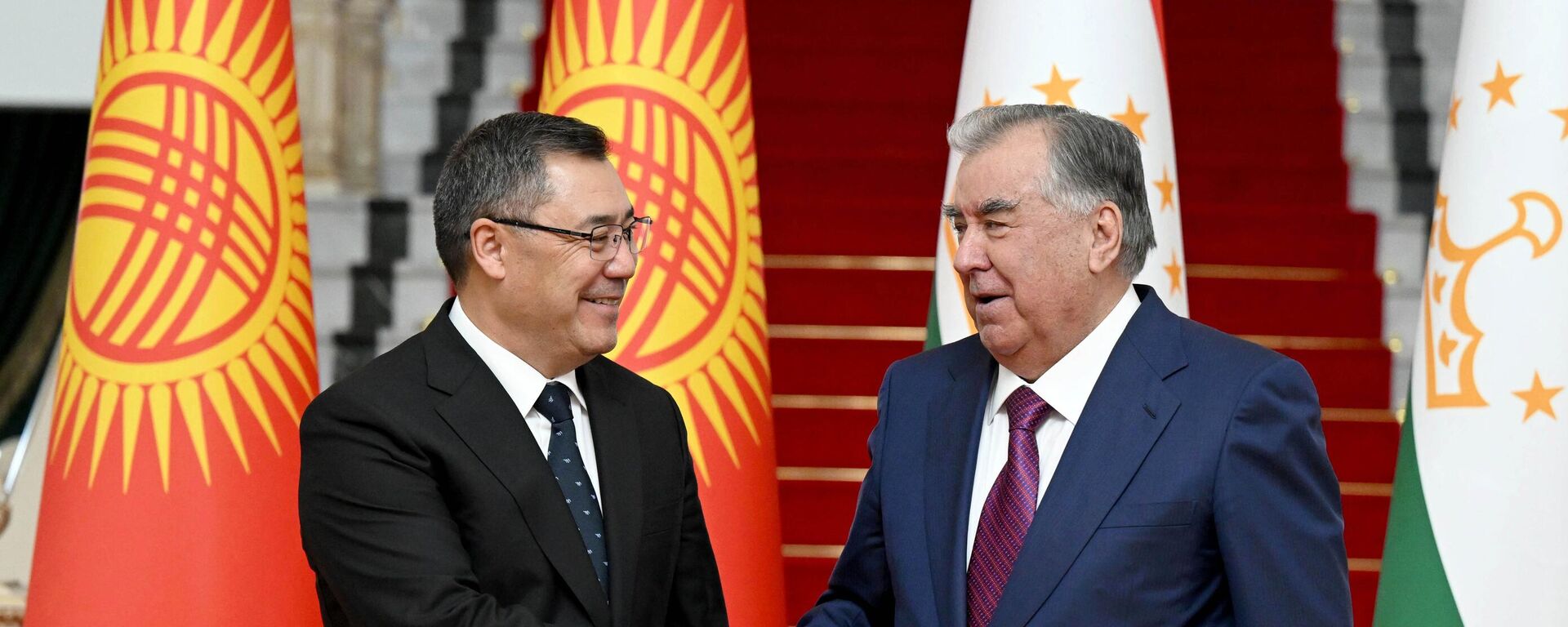 Переговоры Садыра Жапарова и Эмомали Рахмона в Душанбе - Sputnik Кыргызстан, 1920, 09.10.2025