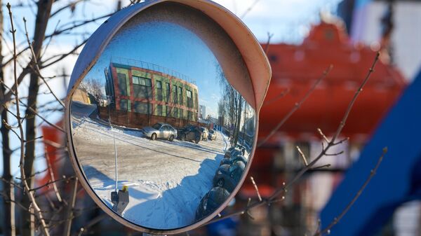 Зеркало сферического типа на столбе - Sputnik Кыргызстан