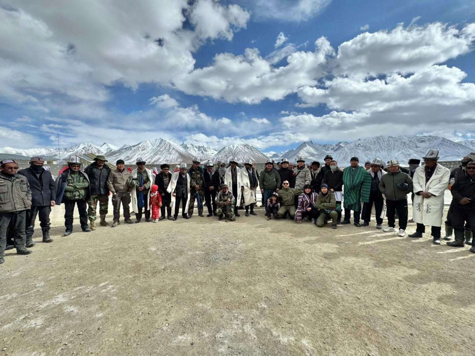 Гуманитарная помощь этническим кыргызам на Памире - Sputnik Кыргызстан, 1920, 13.10.2025