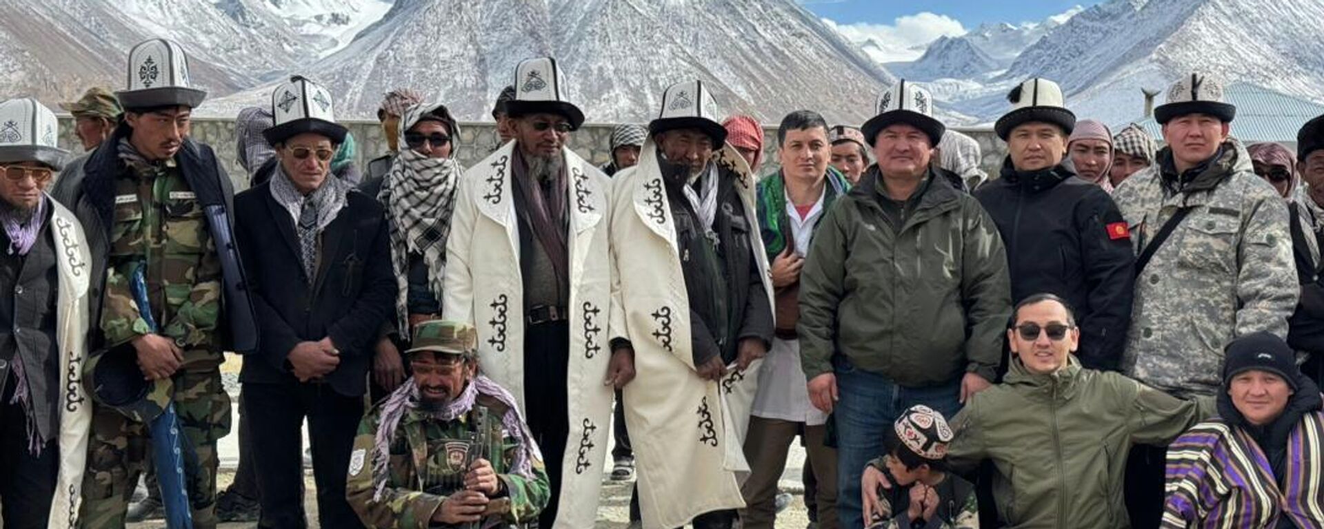 Гуманитарная помощь этническим кыргызам на Памире - Sputnik Кыргызстан, 1920, 13.10.2025