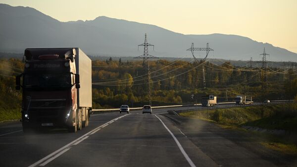 Автомобили на дороге. Архивное фото - Sputnik Кыргызстан