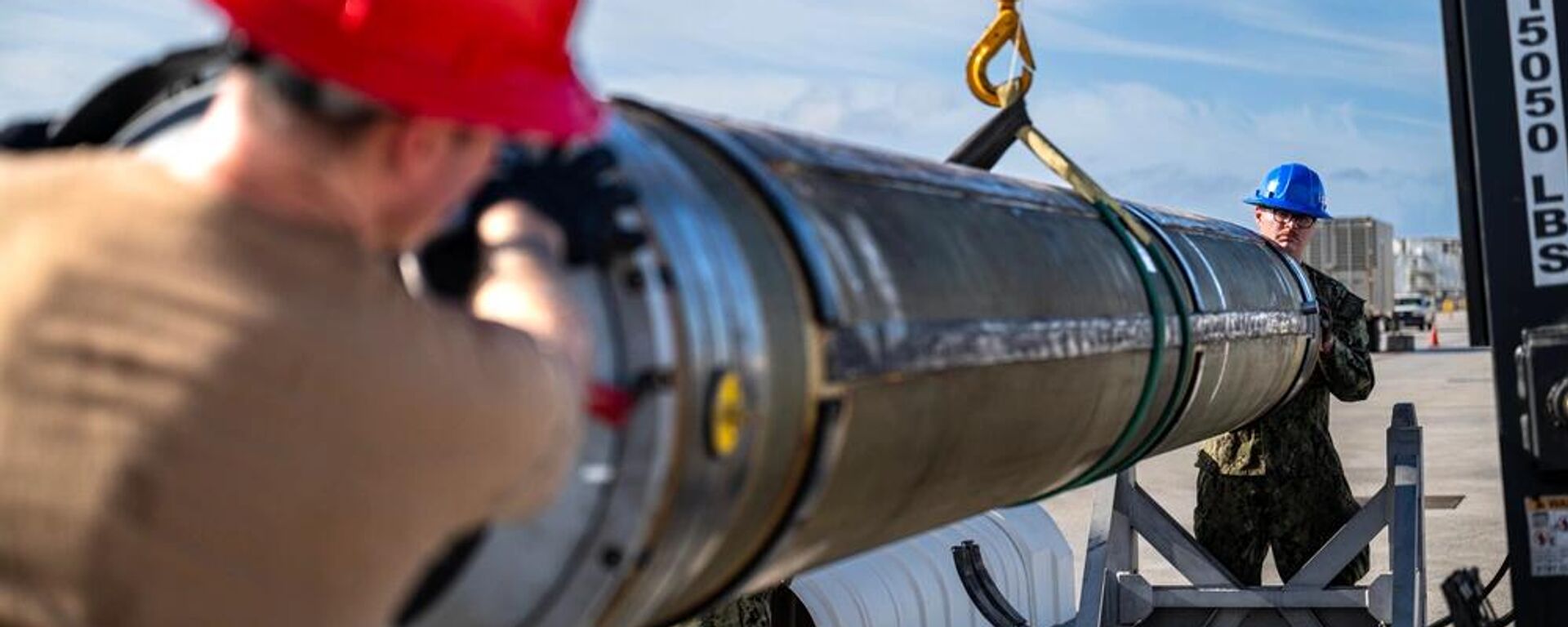 Томагавк канаттуу ракеталарын орнотуу. Архив - Sputnik Кыргызстан, 1920, 14.10.2025