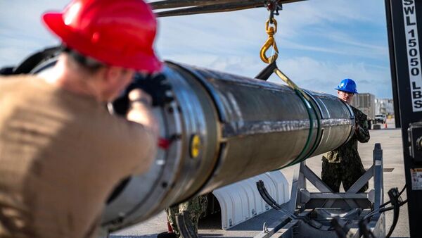 Томагавк канаттуу ракеталарын орнотуу. Архив - Sputnik Кыргызстан