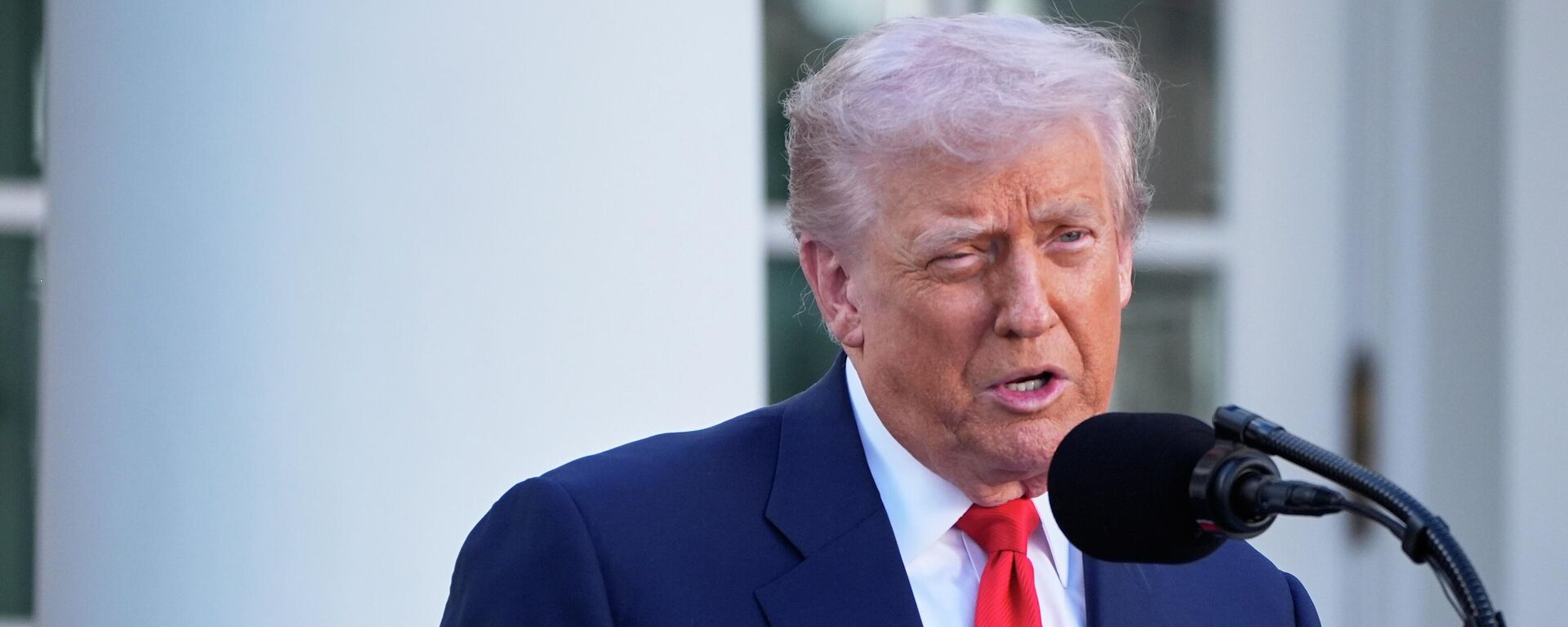 Президент США Дональд Трамп - Sputnik Кыргызстан, 1920, 15.10.2025