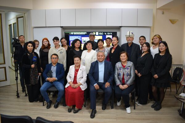 Поэтический вечер, посвященный 130-летию Есенина - Sputnik Кыргызстан