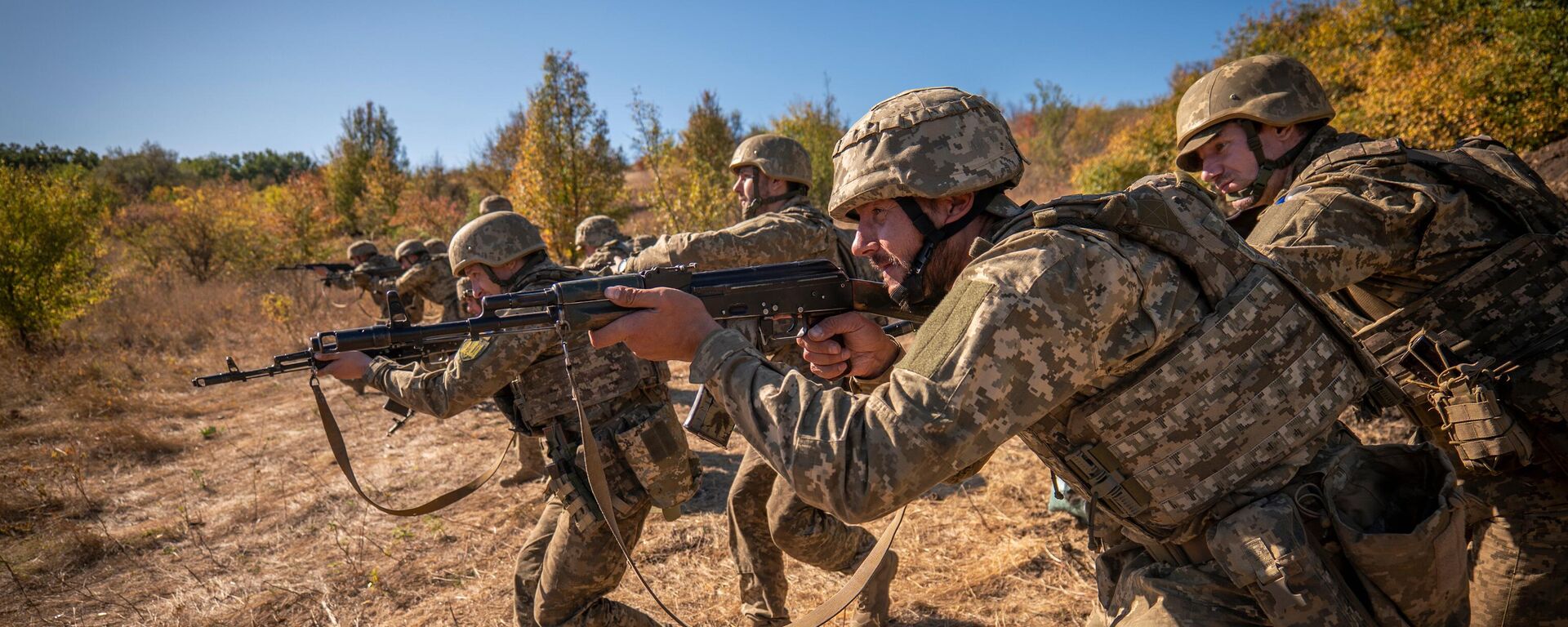 Украин аскерлери Донецк облусунда машыгуу учурунда - Sputnik Кыргызстан, 1920, 16.10.2025