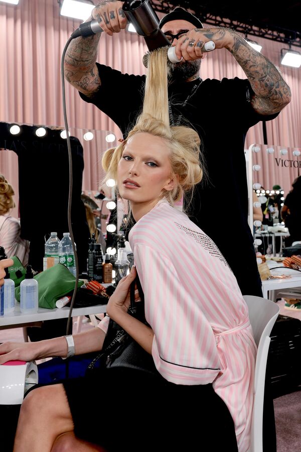 Американская фотомодель Алекс Консани - Sputnik Кыргызстан