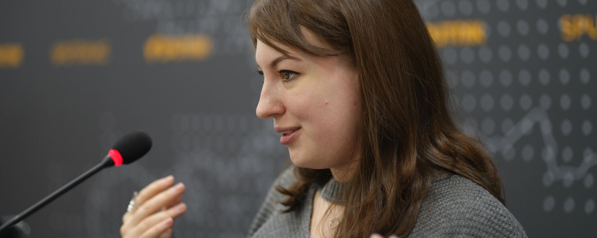 Руководитель оперативного выпуска сайта ria.ru Ангелина Орехова - Sputnik Кыргызстан, 1920, 16.10.2025