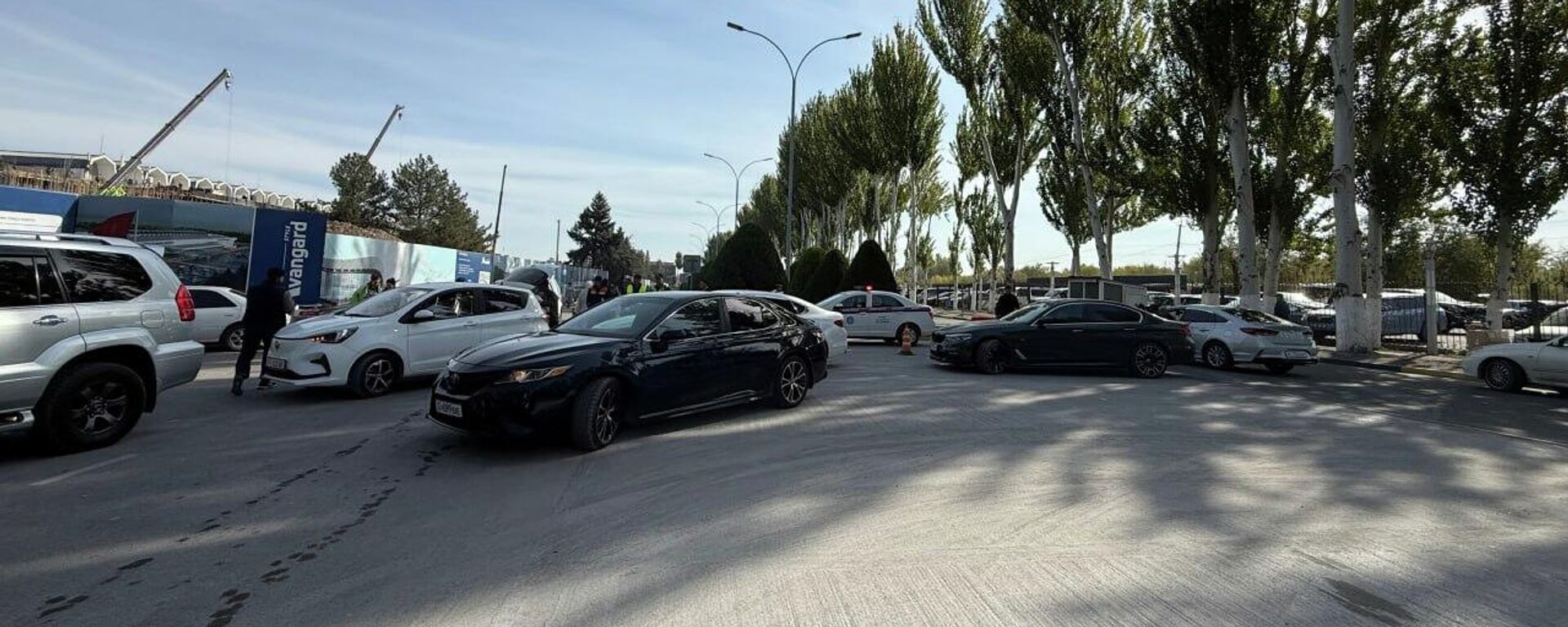 Введение ограничений на движение авто в аэропорту Манас - Sputnik Кыргызстан, 1920, 16.10.2025