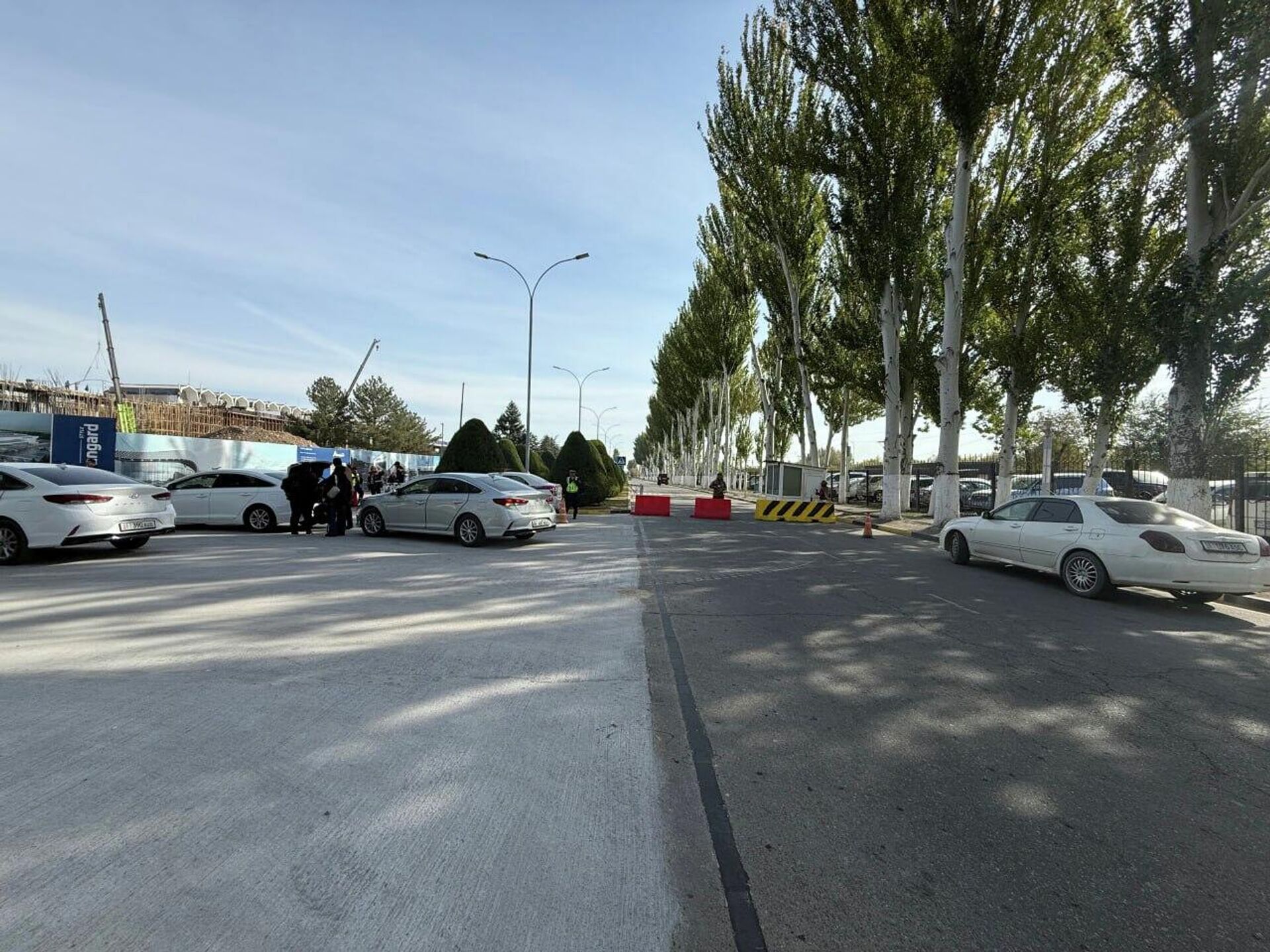 Введение ограничений на движение авто в аэропорту Манас - Sputnik Кыргызстан, 1920, 16.10.2025