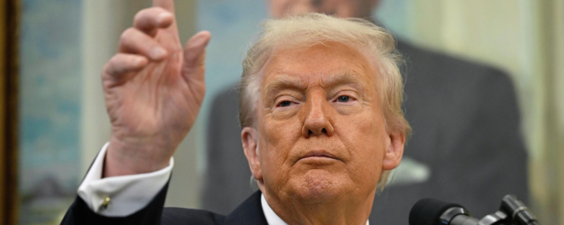 АКШ президенти Дональд Трамп  - Sputnik Кыргызстан, 1920, 17.10.2025