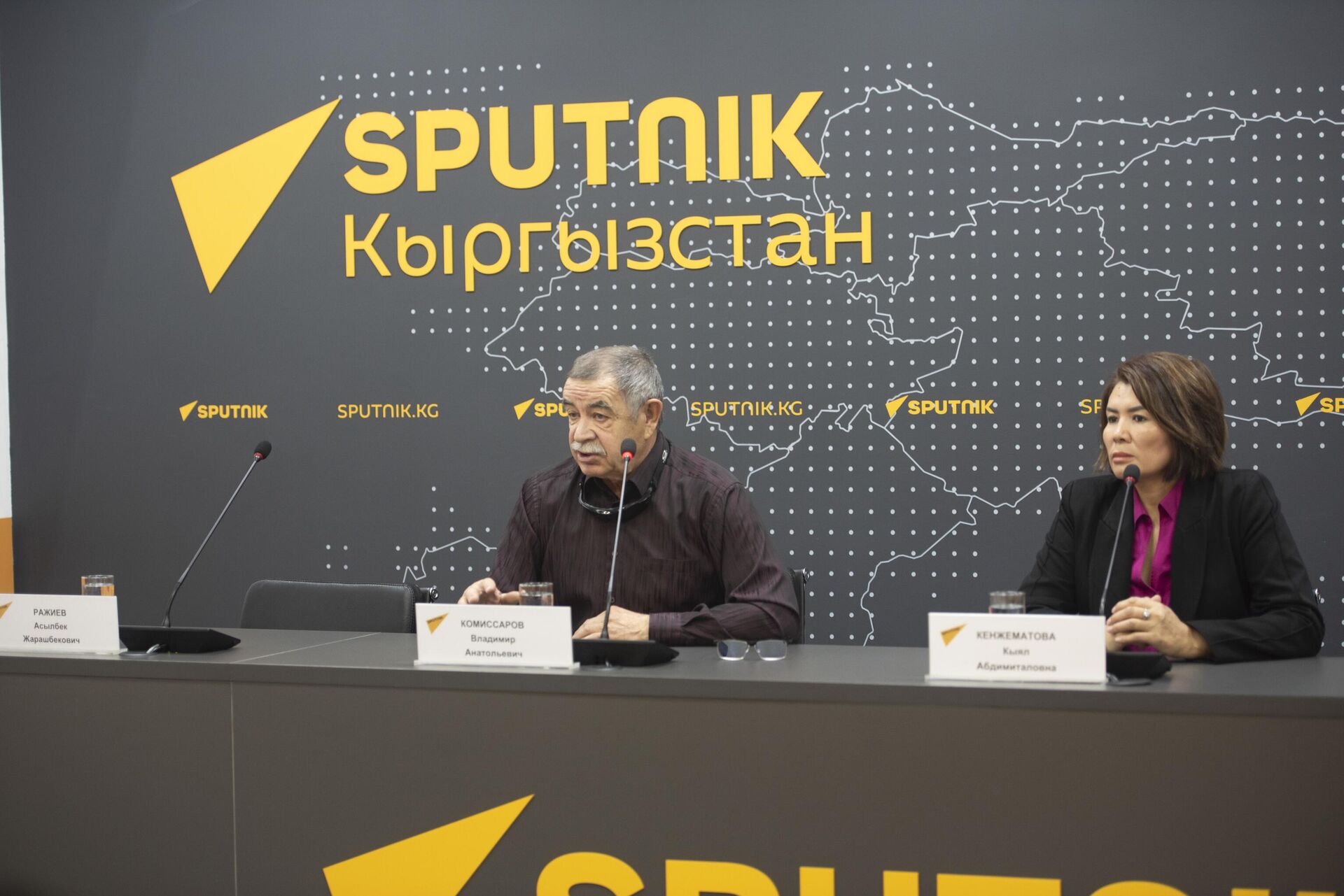 Глава ОФ Служба спасения в горах и Ассоциации туризма Шелкового пути Владимир Комиссаров - Sputnik Кыргызстан, 1920, 17.10.2025