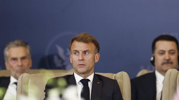 Франциянын президенти Эммануэль Макрон (ортодо) - Sputnik Кыргызстан