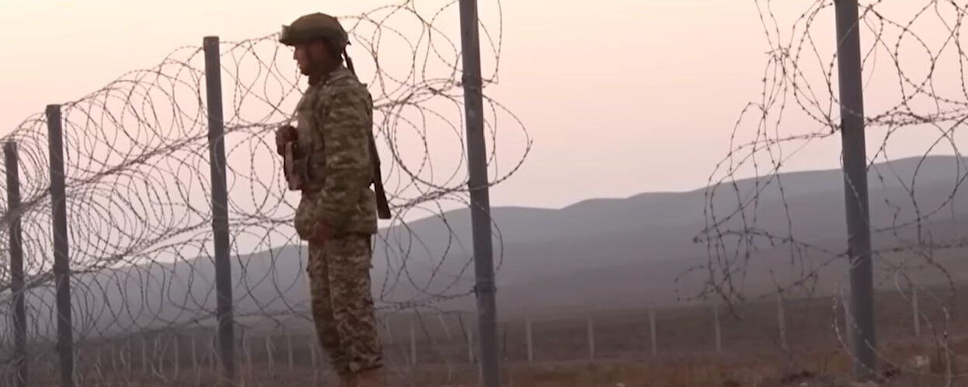 Баткенде кыргыз-тажик чек арасындагы зым тосмону кесип өткөндөр кармалды - Sputnik Кыргызстан, 1920, 17.10.2025